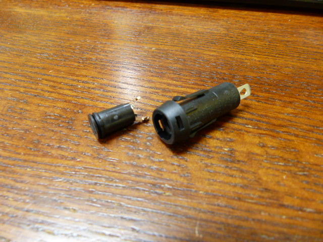 SCHURTER 3101.0031 Qty of 10 per Lot Fuse Holder FPG3 SLOTTED IP40