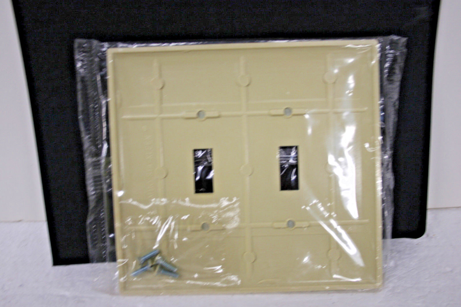 SLATER STA-KLEEN BEIGE 2 GANG TOGGLE SWITCH WALL PLATE 2 PLATES