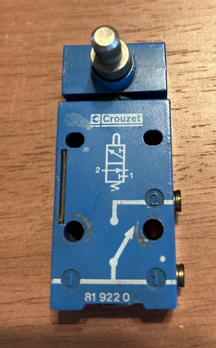 Crouzet 81 922 0 Pneumatic Limit Switch B247235. Used Condition. B5
