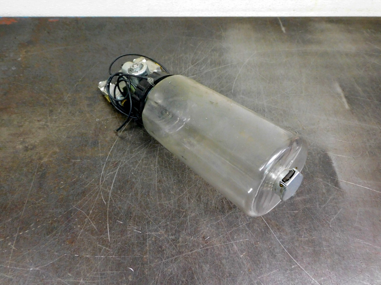 LDI Drip Chain Lubricator Oiler Dual Solenoid Controlled 24 vdc