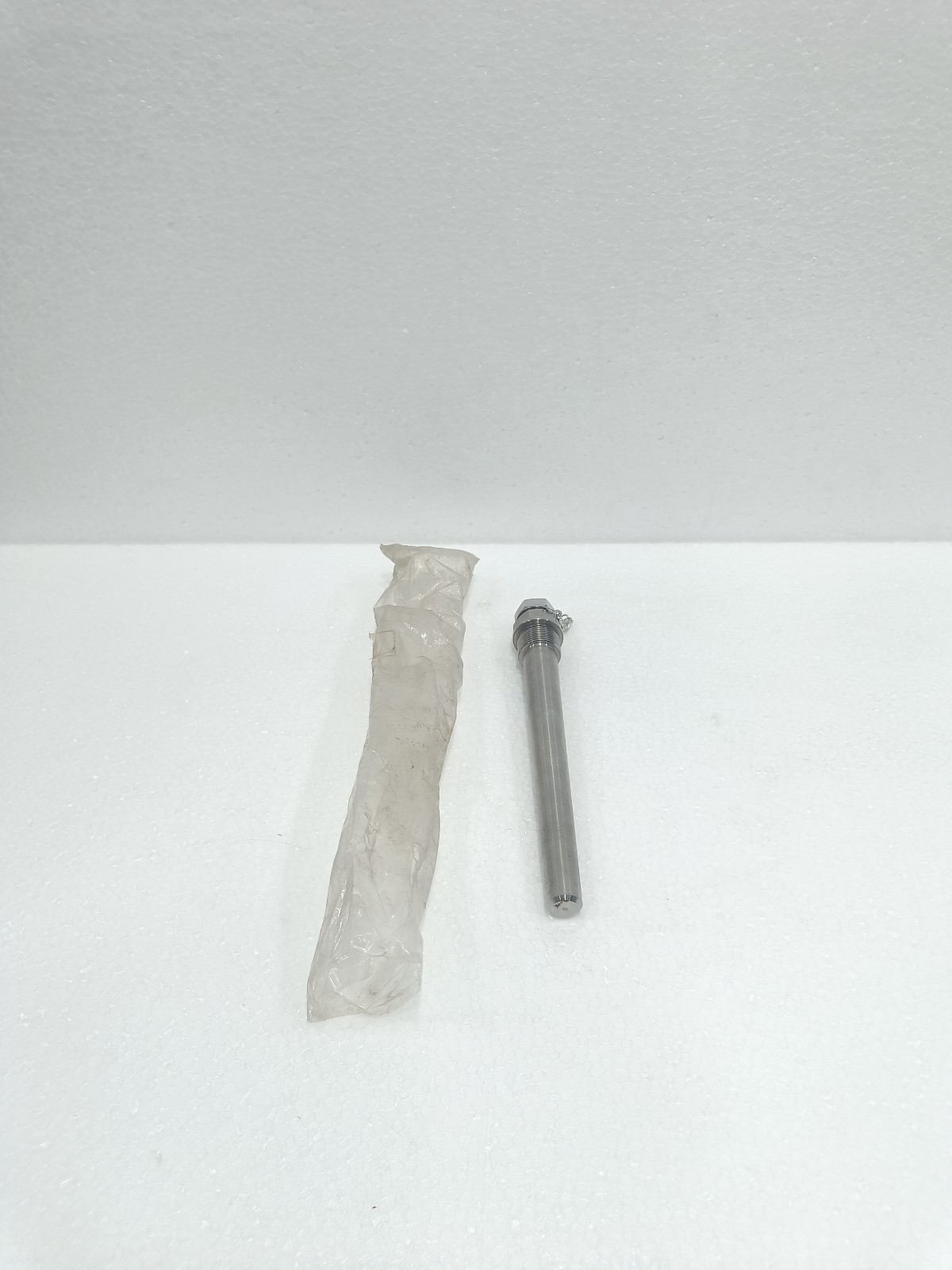 STAINLESS STEEL THERMOWELL WITH THREADED CONNECTION AND PROTECTIVE CAP – 1/2 NPT