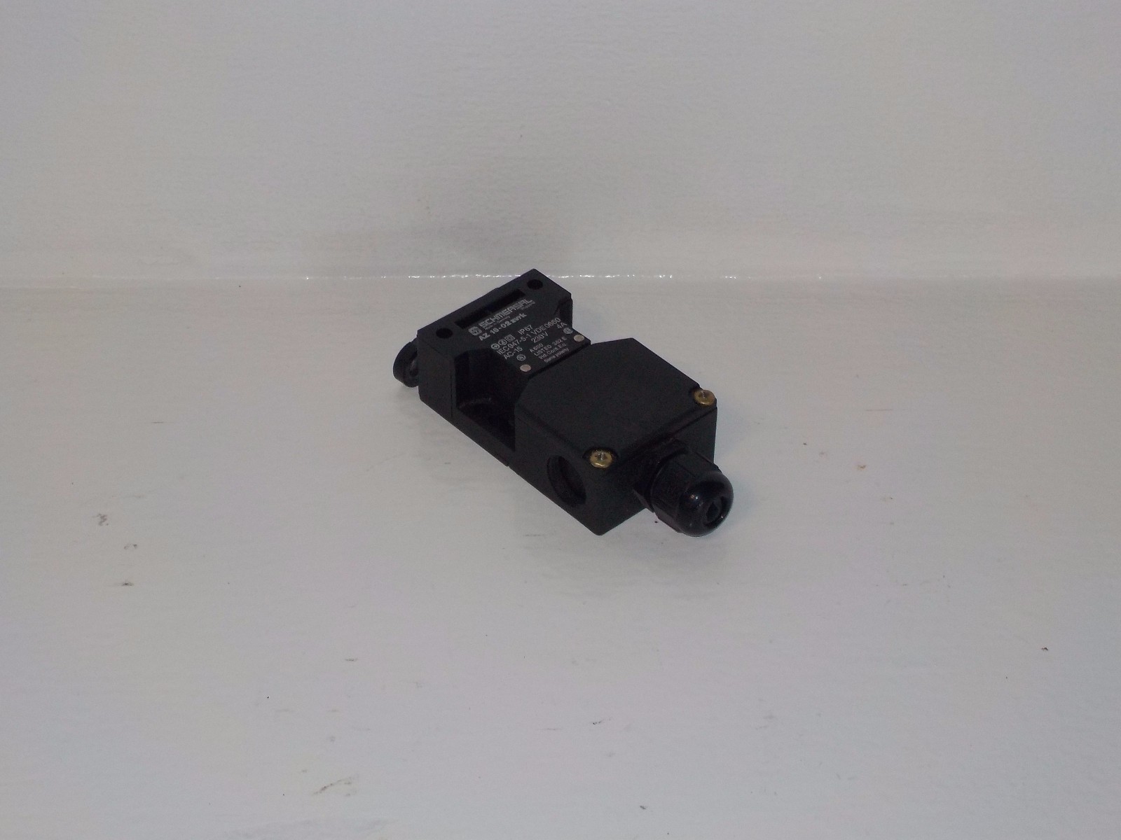 SCHMERSAL AZ 16-02ZVRK USED SAFETY INTERLOCK SWITCH AZ1602ZVRK