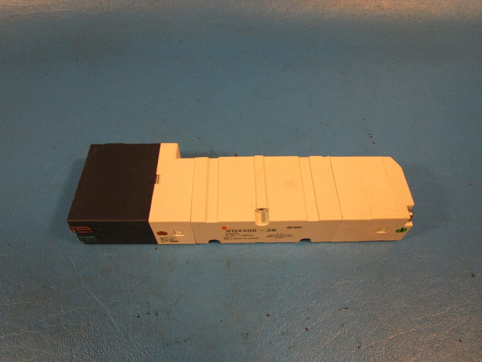 SMC VQ4400-3B valve, 3 position, plug-in(ac), VQ4000 VALVE, SOL 4/5-PORT