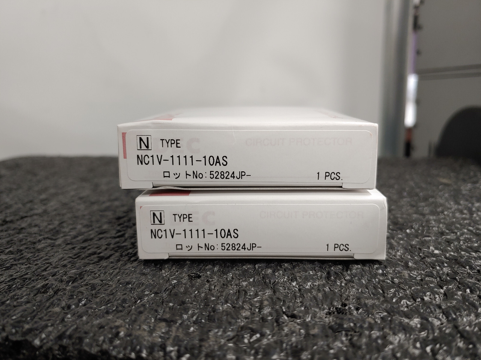 Lot of 2 IDEC NC1V-1111-10AS NC1V Series 1 Pole 10A Circuit Protector