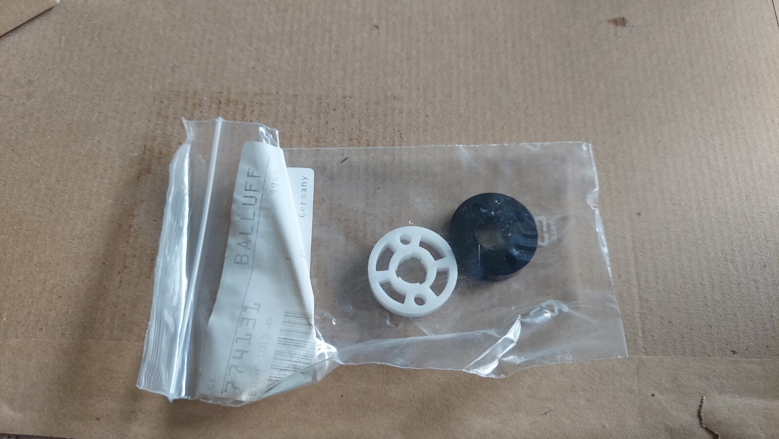 New Balluff BTL-P-1013-4R Spacer Kit OEM Made in GERMANY