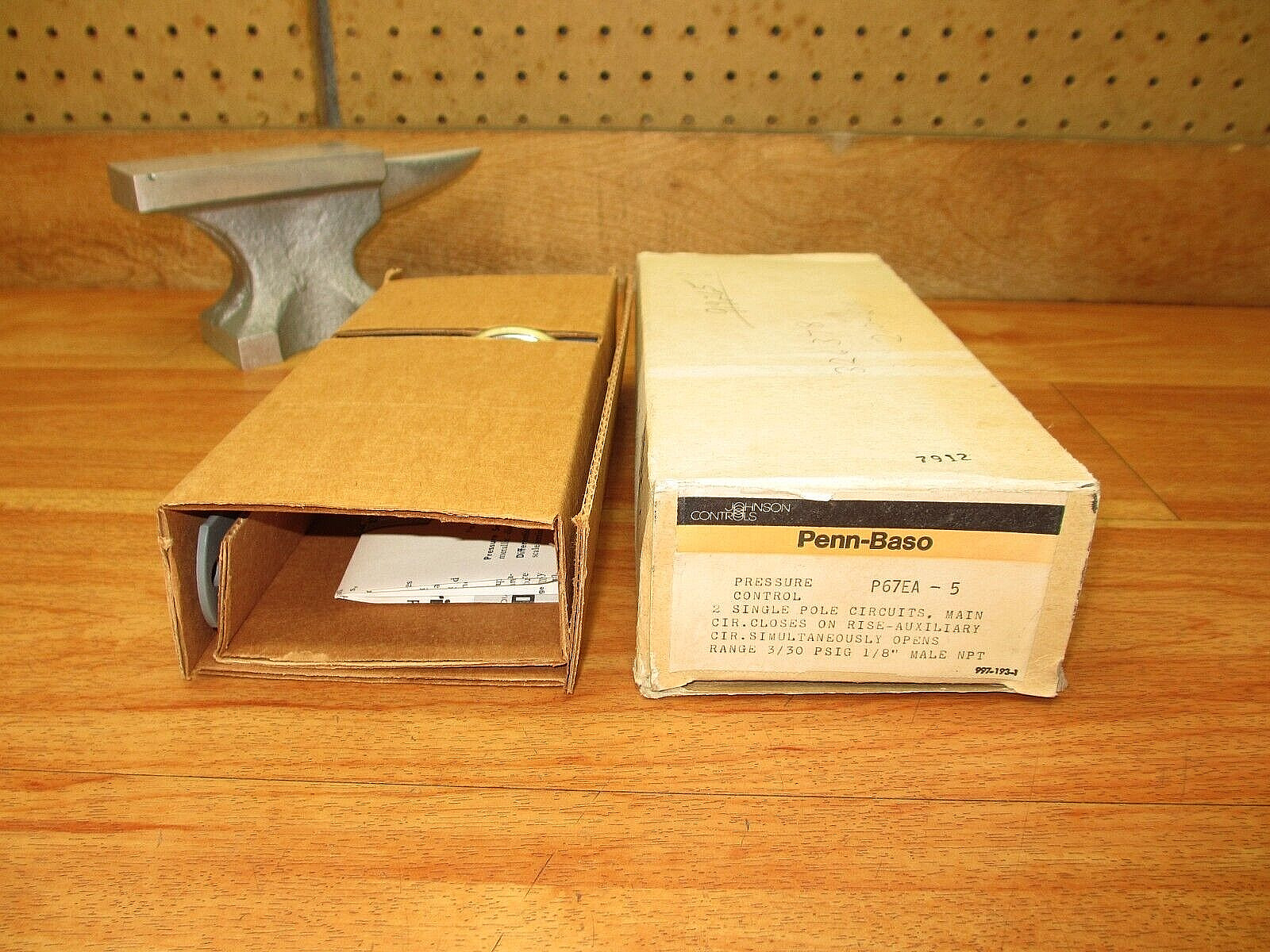 Johnson Controls P67EA-5 *NEW* Penn-Baso Pressure Control