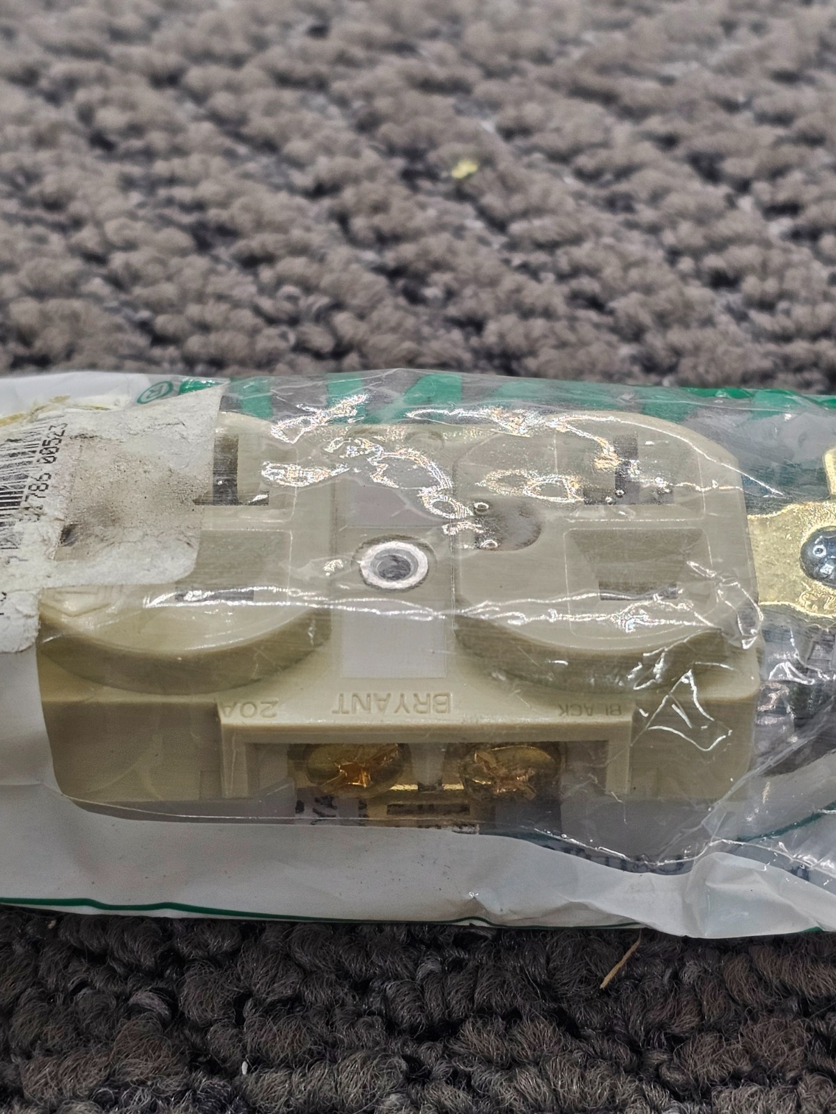 (QTY 6) Bryant BRY5362I 20A 125V Duplex Receptacle NEMA 5-20R Ivory
