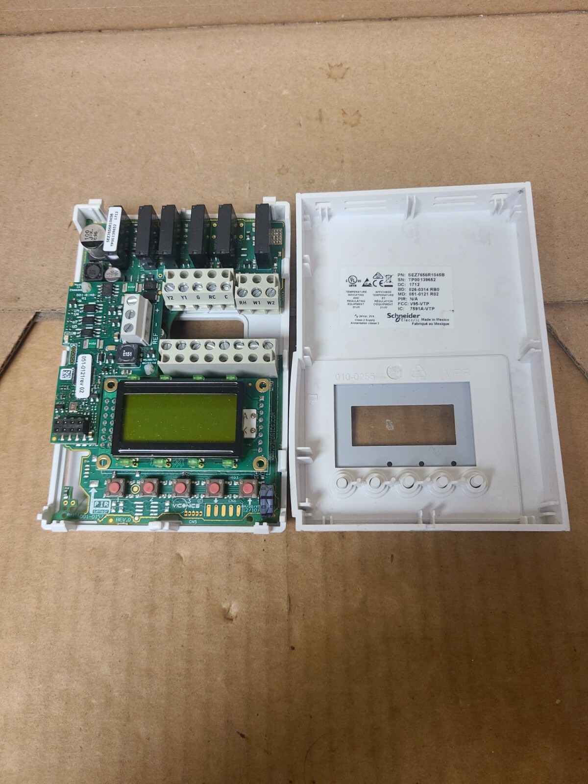 USED Schneider Electric SEZ765R1045B Roof Top Controller 2H/2C Local scheduling