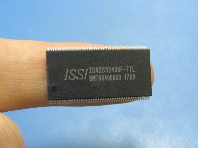 ISSI IS42S32400F-7TL Qty of 13 per Lot SDRAM Memory IC 128Mb (4M x 32) Parall