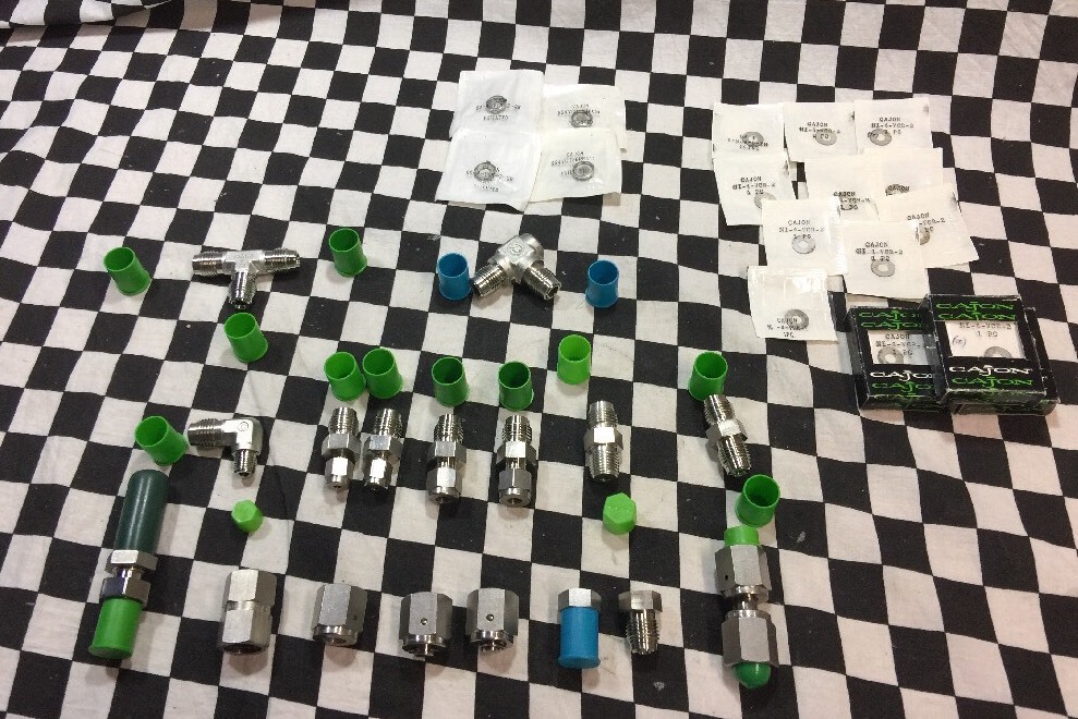 BIG LOT OF SWAGELOK VCR & GASKET FITTING, SEE DES FOR P/N & QTY SS-4-VCR-T #ZL30