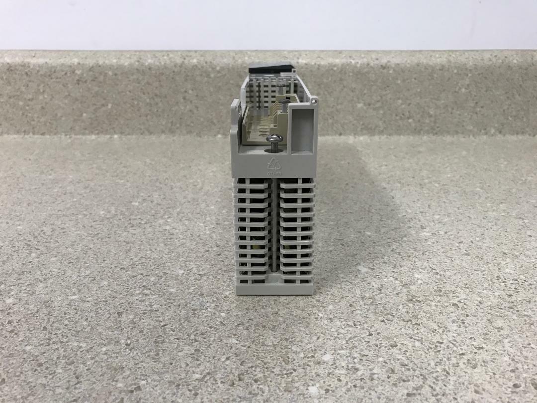 AEG Schneider Automation 140 CPS 111 00 NEW