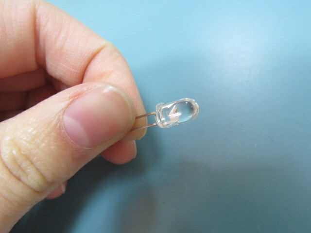 TOSHIBA TLYH156P Qty of 100 per Lot Yellow water clear round LED; 20 mA