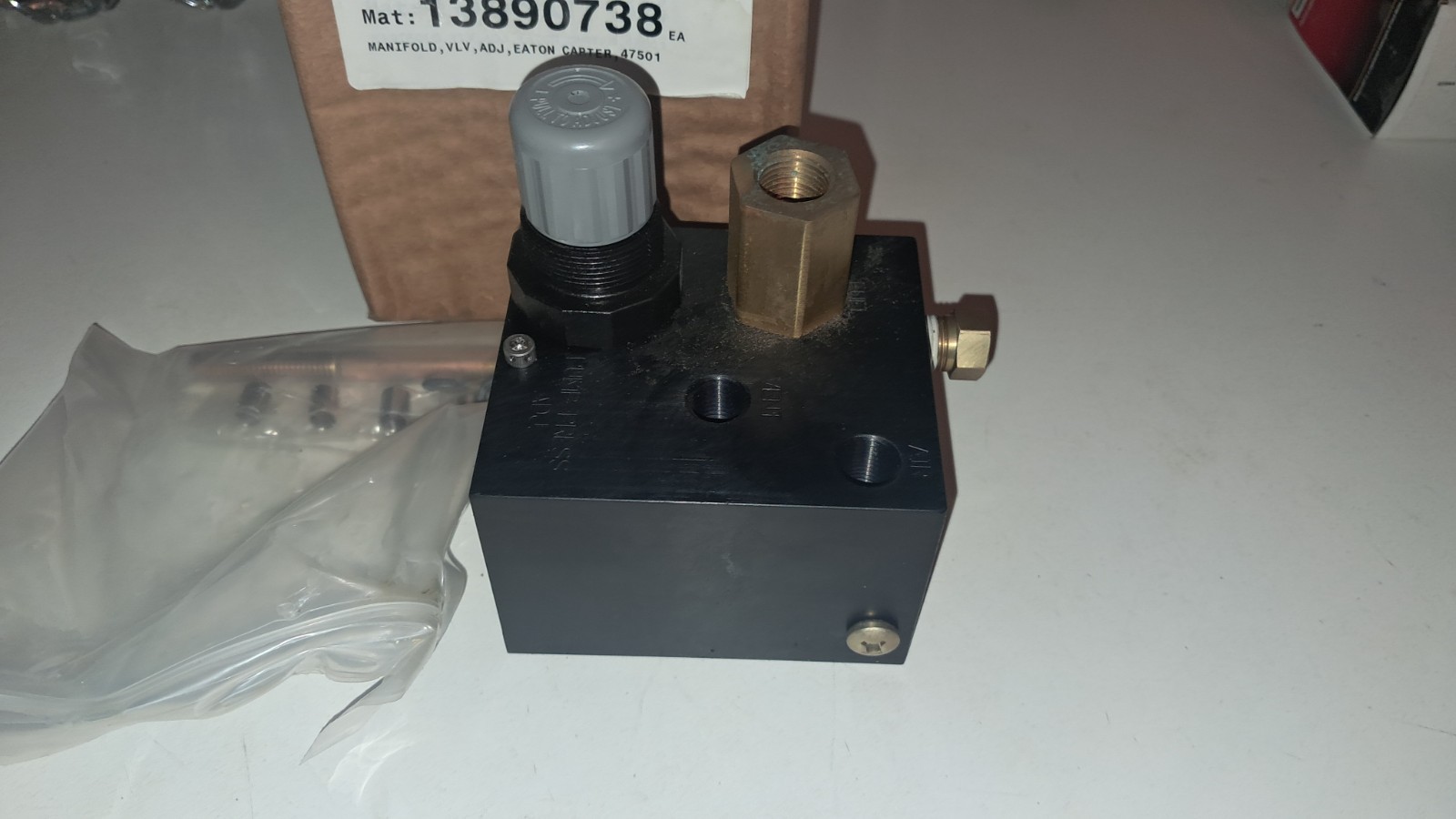 NEW EATON CARTER 47501 ADJ VALVE MANIFOLD (AVIATION?)