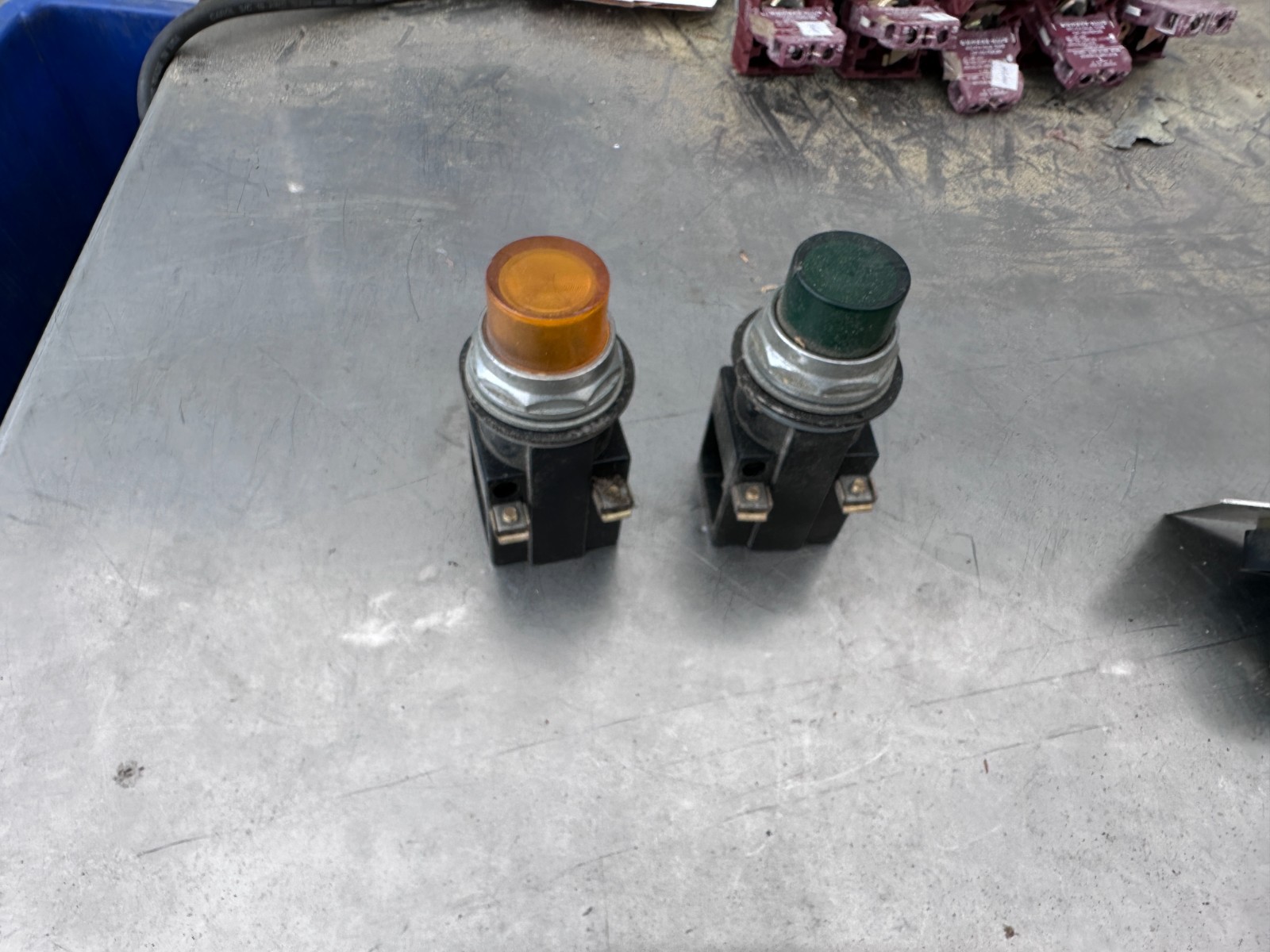Furnas Electric 52PA4GN, 1x Amber Lens, 1x Green Lens – (Lot of 2 total)