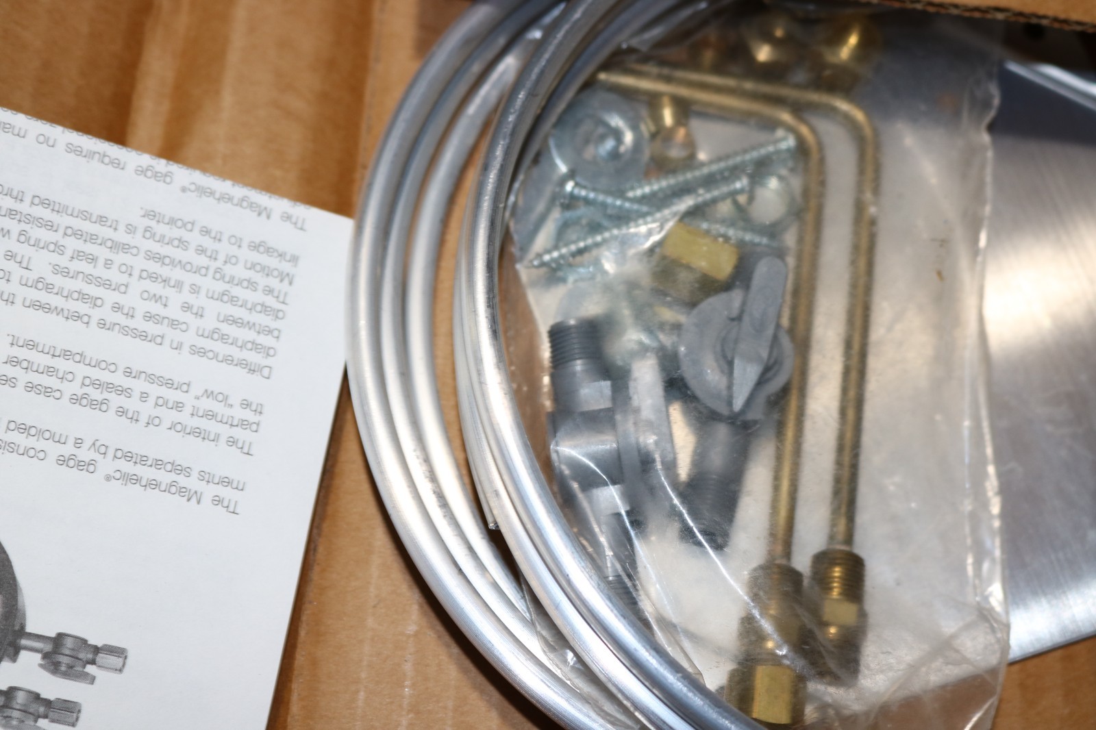 Dwyer Magnehelic Pressure Gauge Model 2003 with Accessory Package NOS