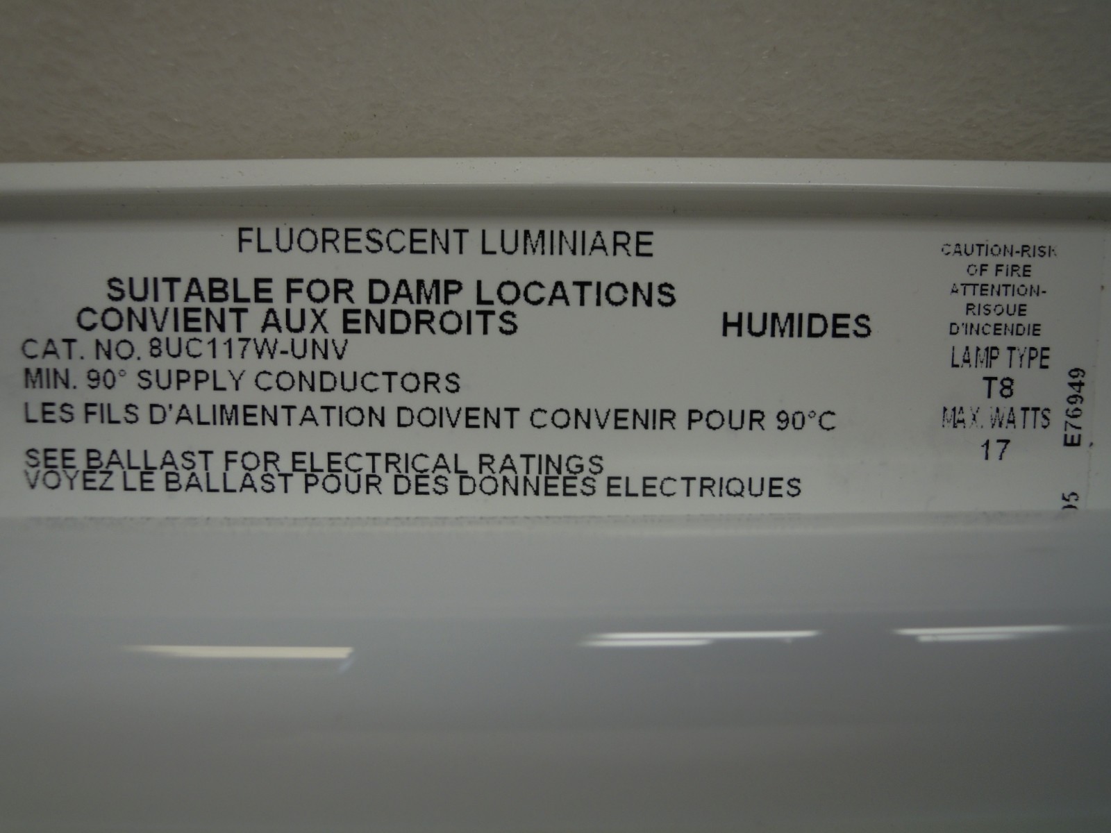PHILIPS 8UC117W-UNV DAY-BRITE 2ft FLUORESCENT LUMINAIRE 17W T8 *** NEW
