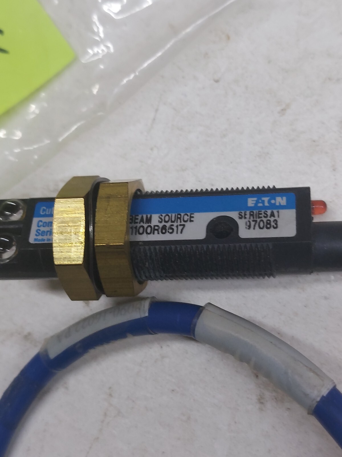 (AMAT) 0090-16022 Cutler-Hammer 11100R6517 PHOTOELECTRIC SEN Excellent Condition