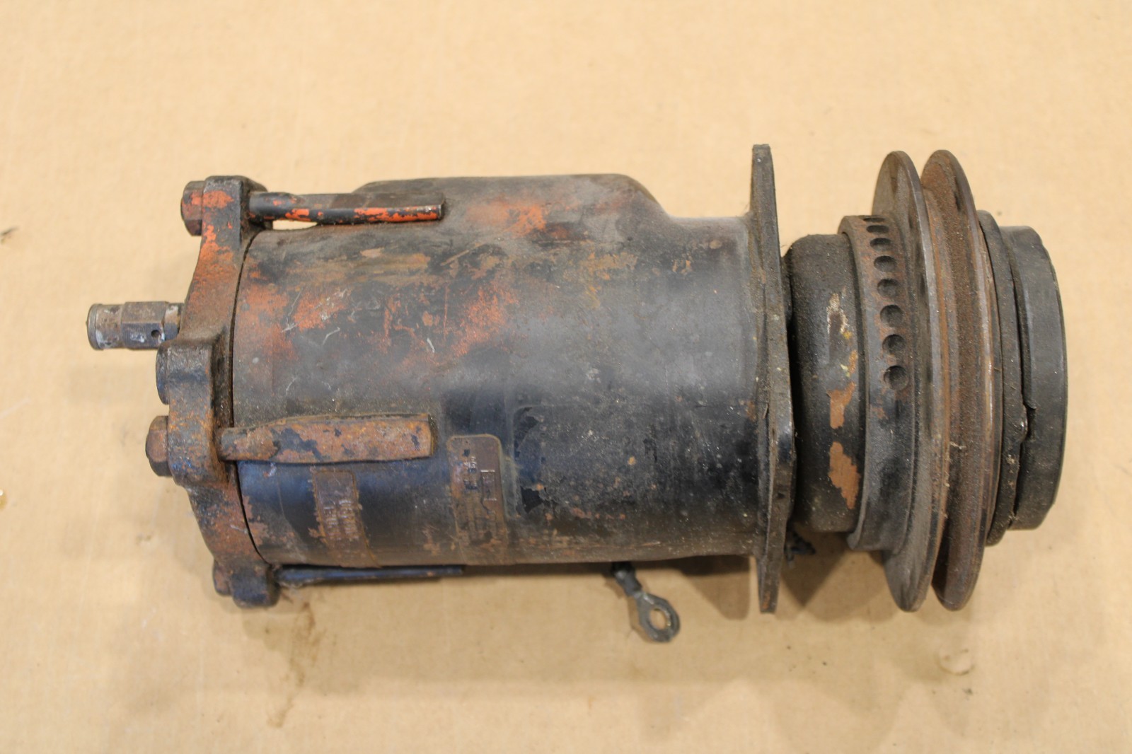 1963 1964 Corvette Original Frigidaire A/C Air Conditioning Compressor 5910490