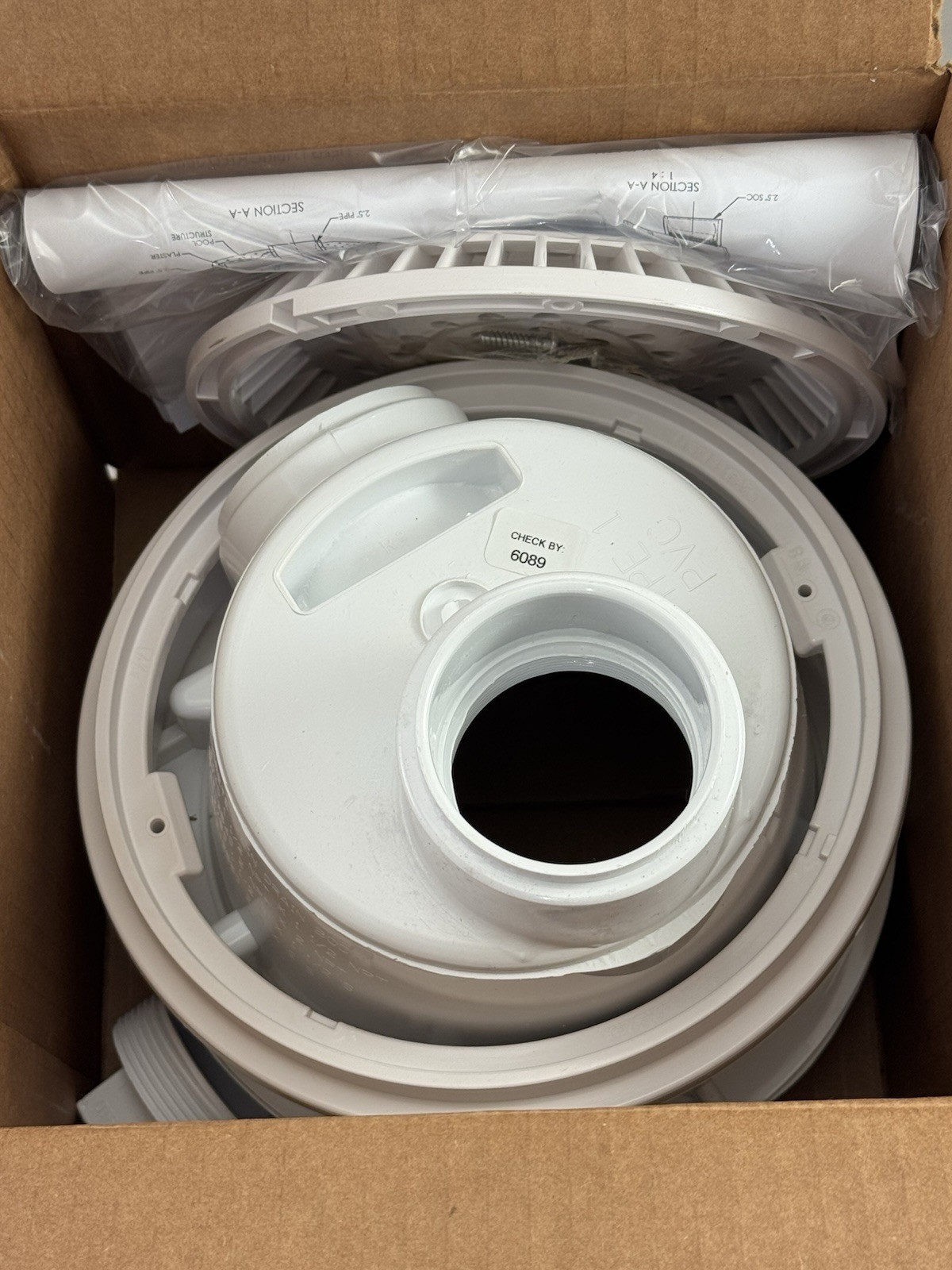 Waterway Plastics 640-2920 V Main Drain – White