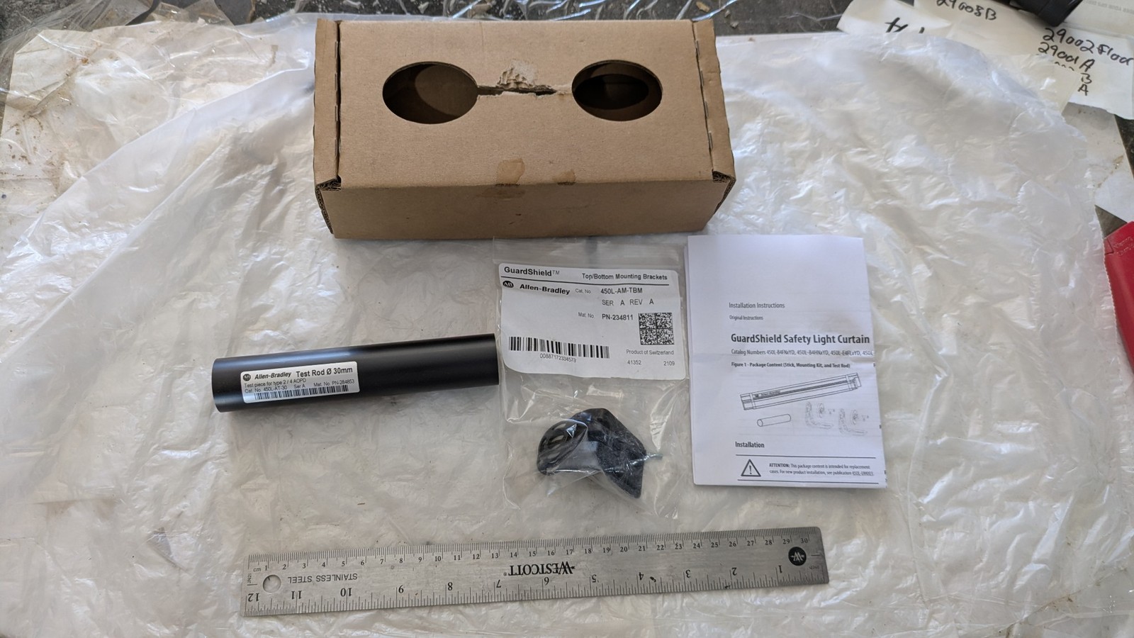 ALLEN-BRADLEY GUARDSHIELD TOP/BOTTOM MOUNTING BRACKETS 450L-AM-TBM PN-234811