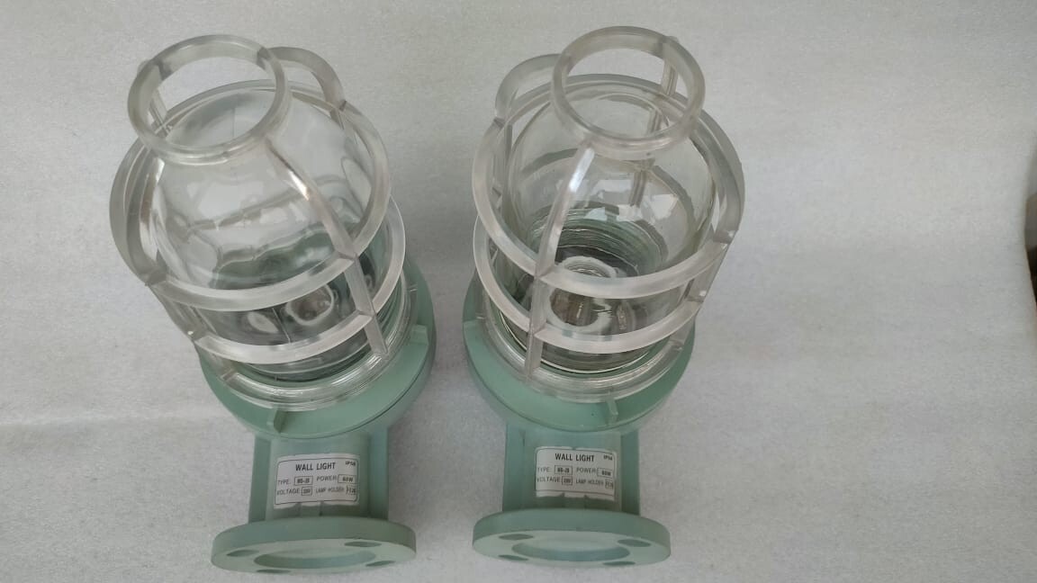 WB-2B MARINE WALL LIGHT 220V 60W IP56 LOT OF 2