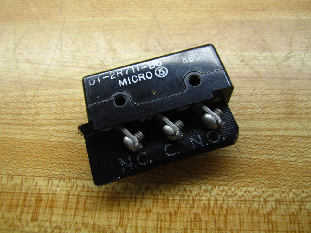 Microswitch DT-2R711-B6 Limit Switch DT2R711B6