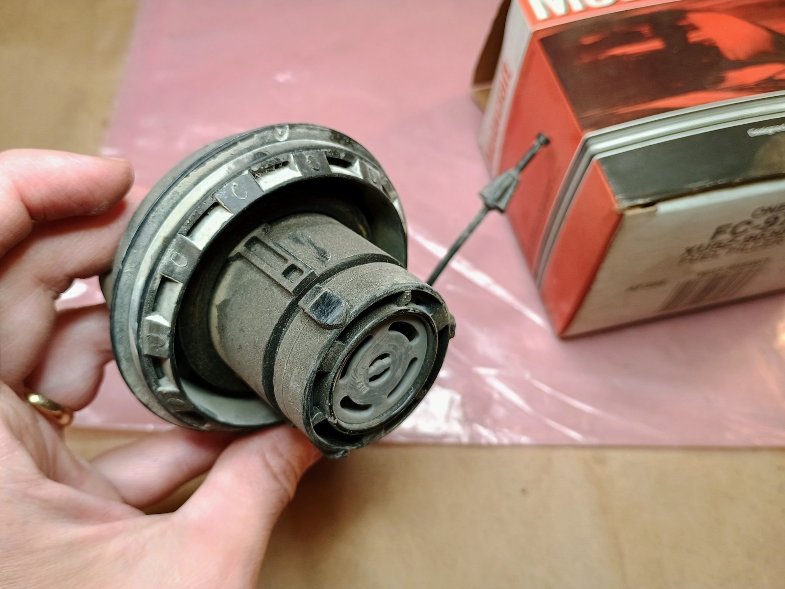 Ford Motorcraft FC-975 Fuel Filler Cap XU5Z-9030-MA, OEM – Fast Ship