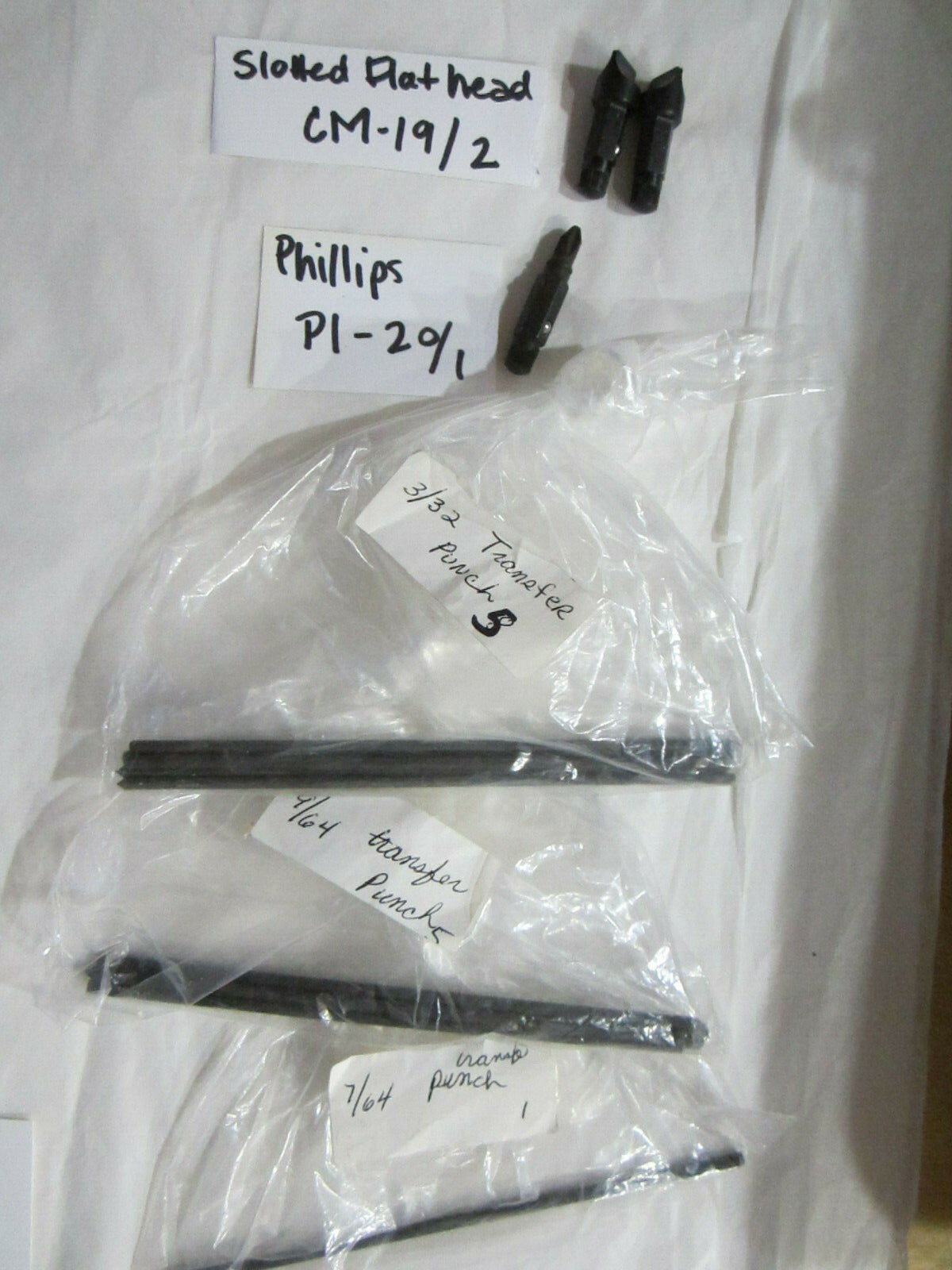 CHAPMAN TOOL SCREWDRIVER HANDLE(S) CMH3 & BITS SEE PHOTOS LOT OF 148
