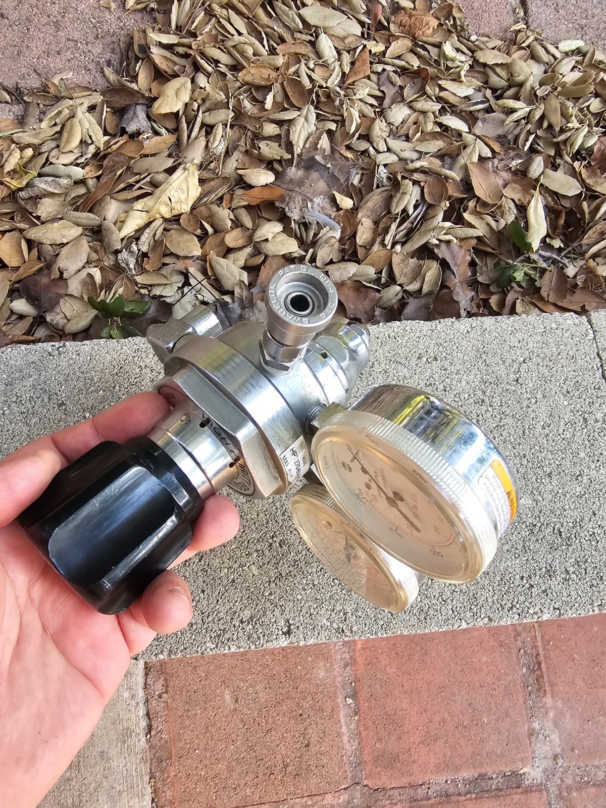 Airgas HPT270-80-590-4F CGA590 High Purity Compressed Gas Regulator -Works Great