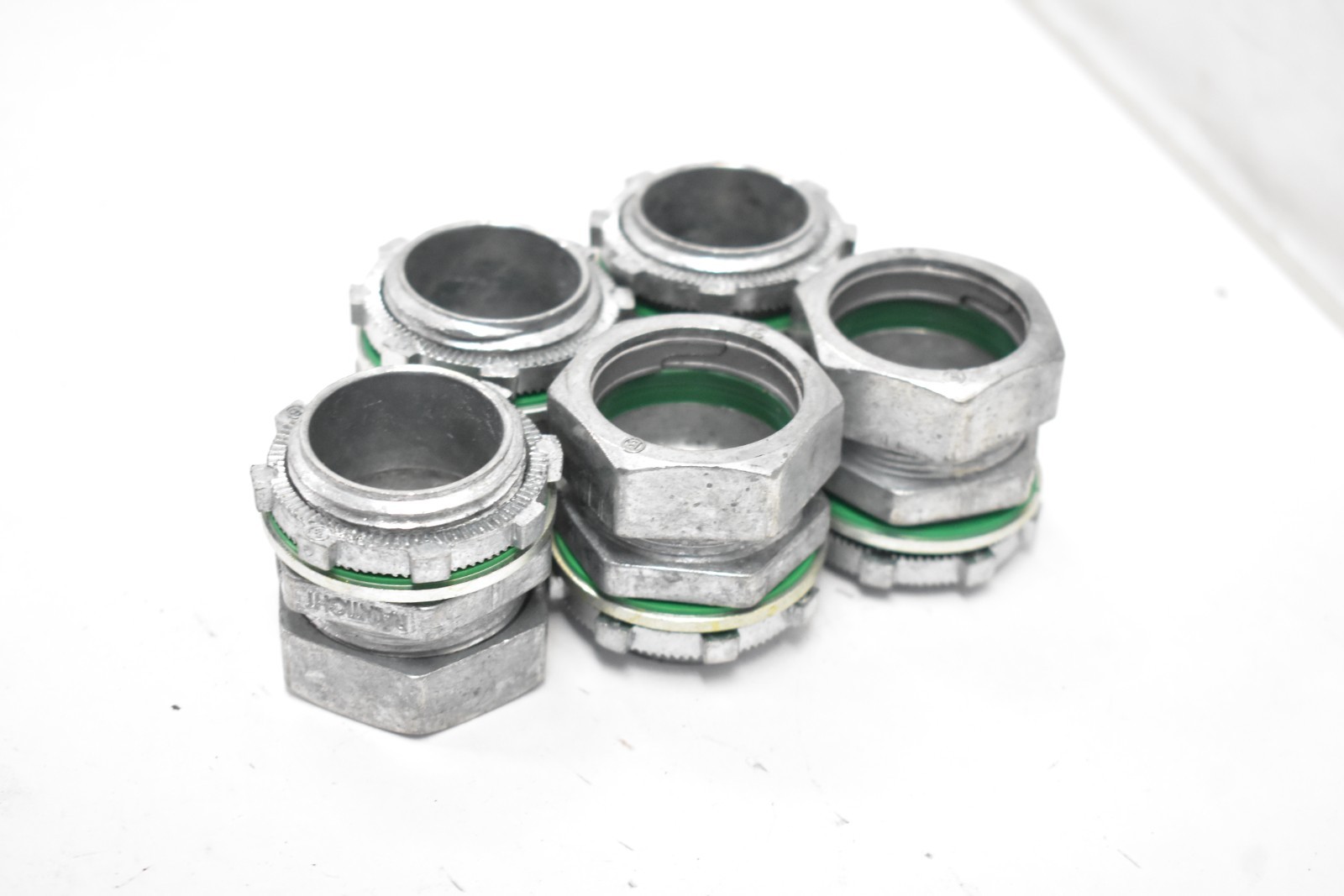 Lot of 5 Raintight Liqua-Seal Connectors 1″ Dia Threaded Union Connectors