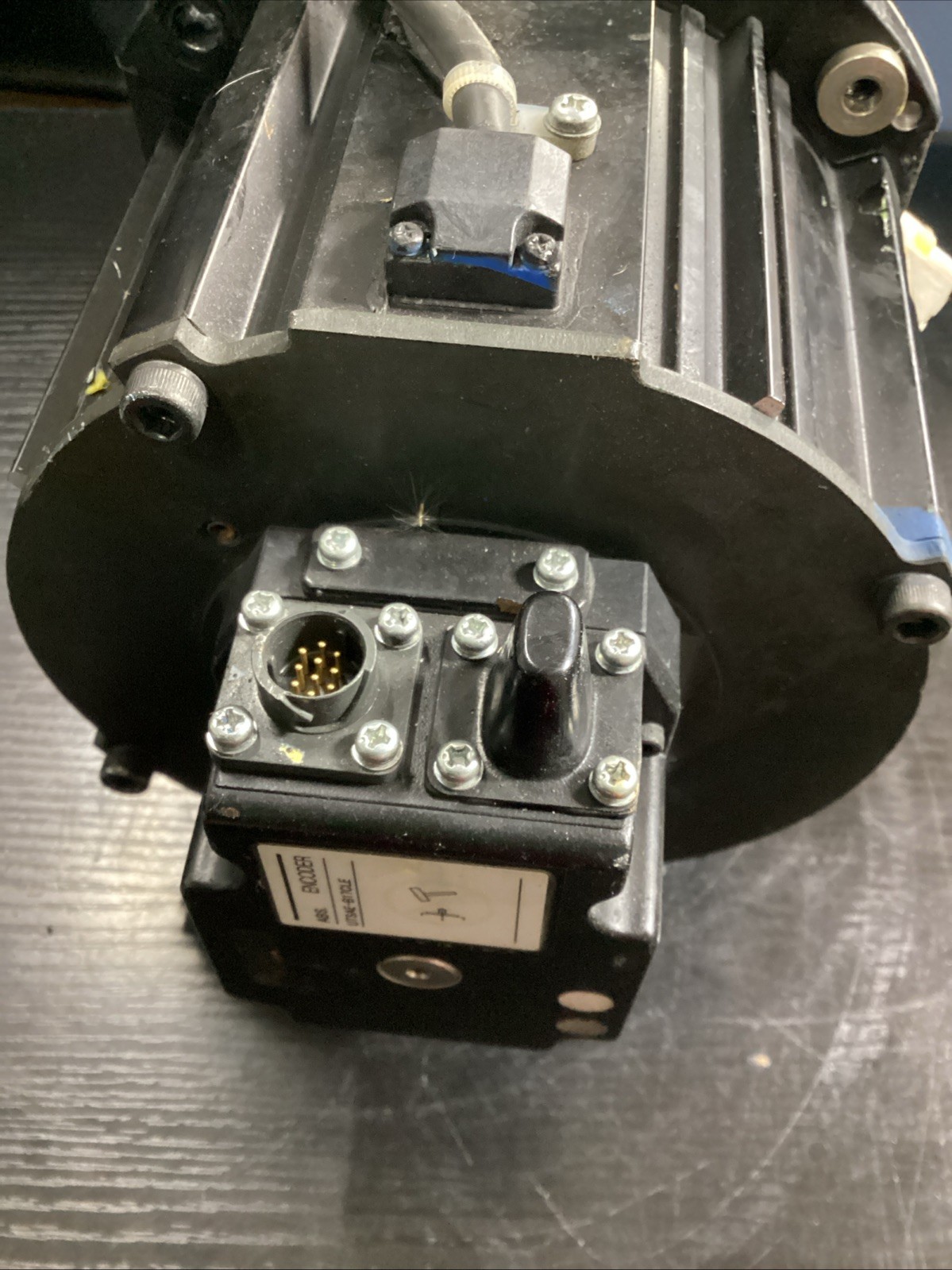 Yaskawa SGMRS-12A2B-YR12 AC Servo Motor 1150W 5.49 N•m 2000 r/min Used #2