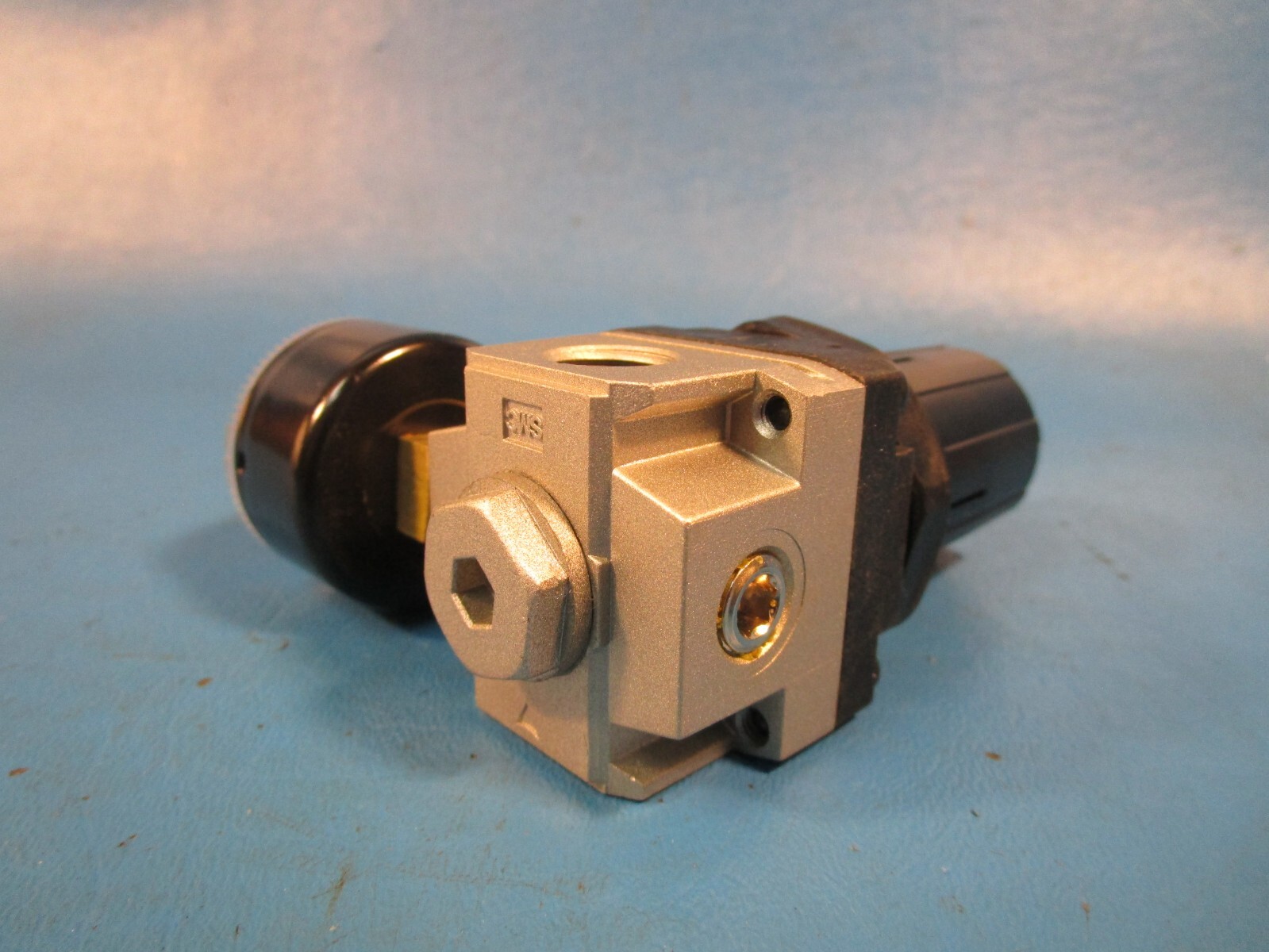 SMC AR2000-02G-1NR Pneumatic Air Pressure Regulator Valve with Gauge 0-0.2MPa