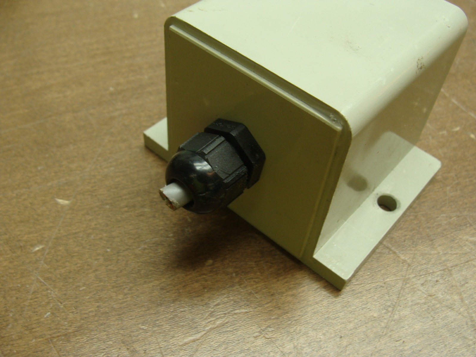 LOT OF 2 EMERGENCY STOP BUTTONS W/ ENCLOSURE 206PB-A (206/207) 206PB-B (226/227)