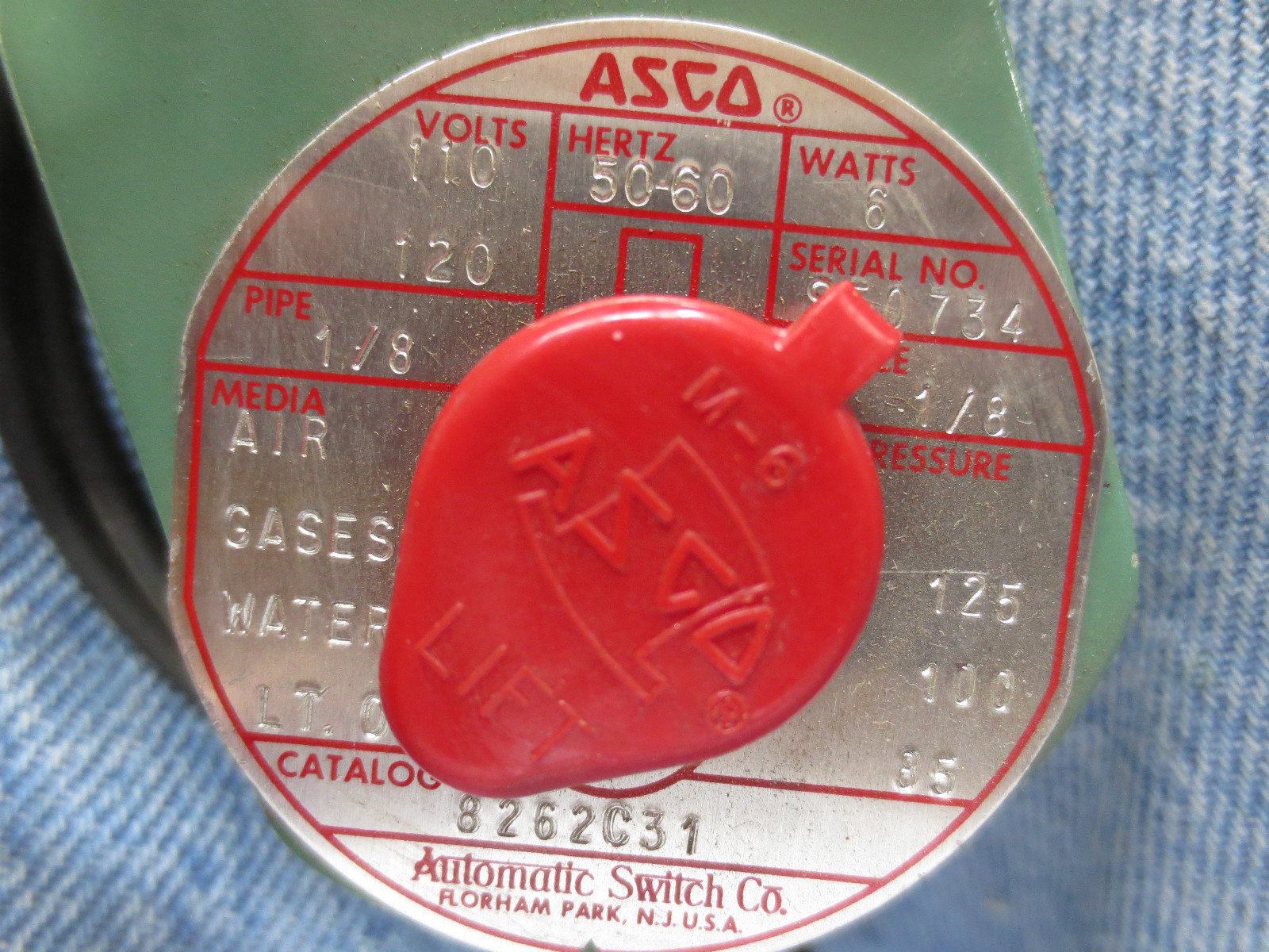 ASCO 8262C31 – VALVE 1/8″ ORIFICE, 1/8″ PIPE, 110/120V, 6W – NEW SURPLUS