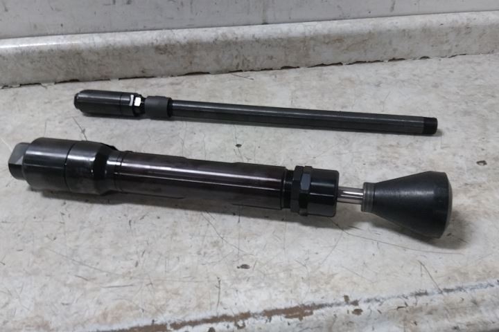 Chicago Pneumatic CP0200B32L-2F 2-1/2 In Bore Size Floor Sand Rammer