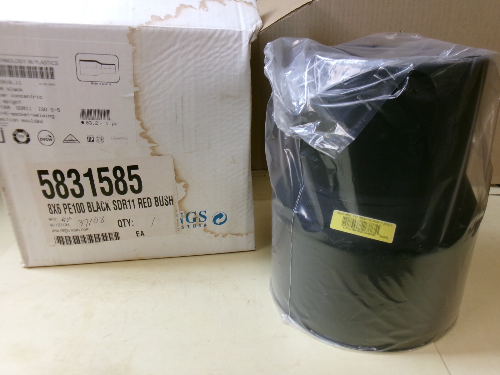 AGRU 8X6 PE100 Black SDR11 Red Bush 5831585