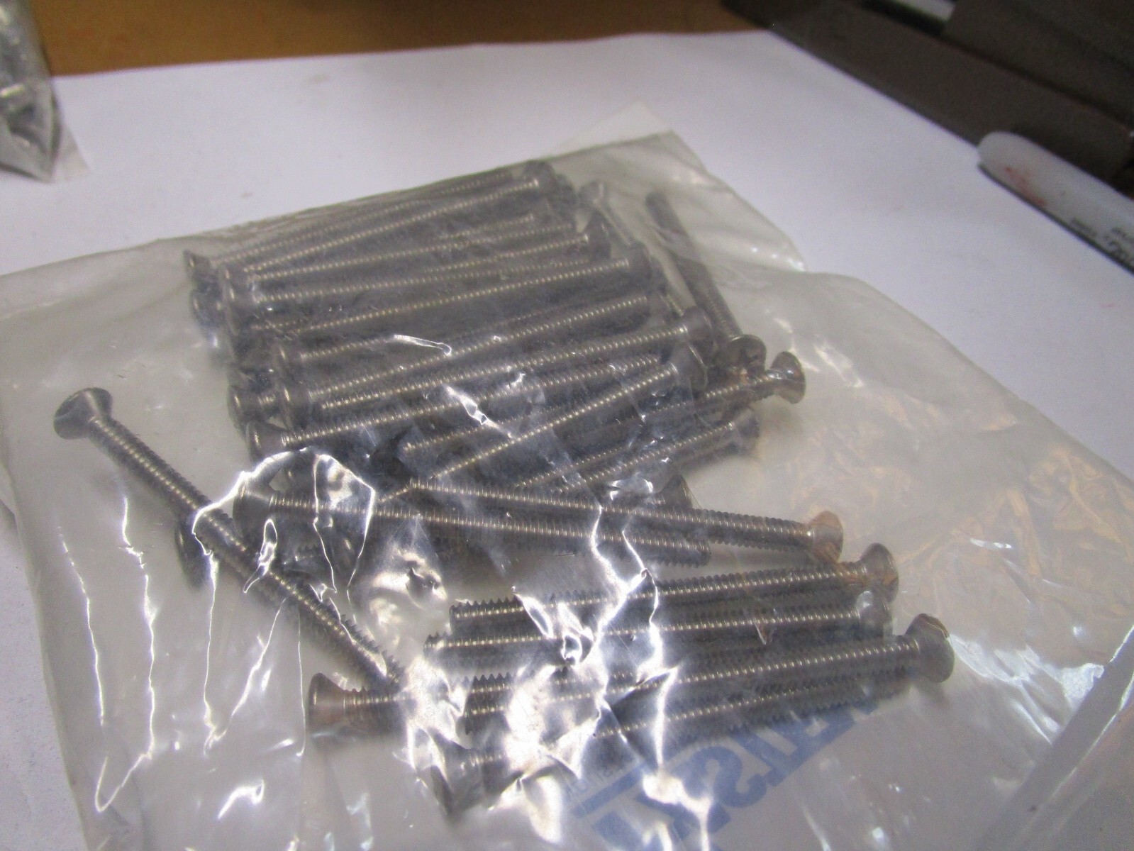 #8-32 x 3″ Phillips Oval Head Grade 18-8 Stainless Steel Machine Screw QTY 50