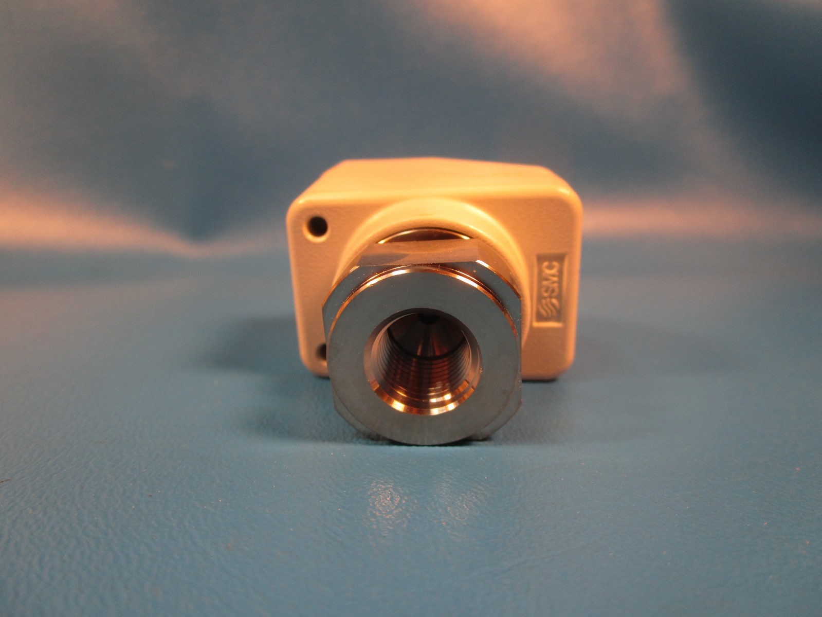 SMC ISE70-N02-L2, DIGITAL PRESSURE SWITCH, W/2-COLOR DISPLAY