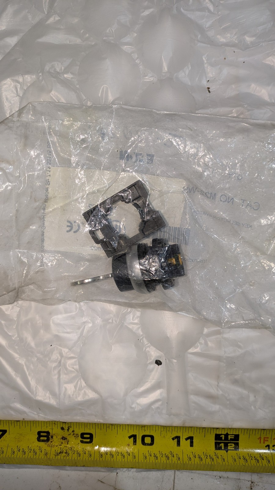 EATON M22-WS KEY SELECTOR SWITCH WITH KEY 2-POS P12