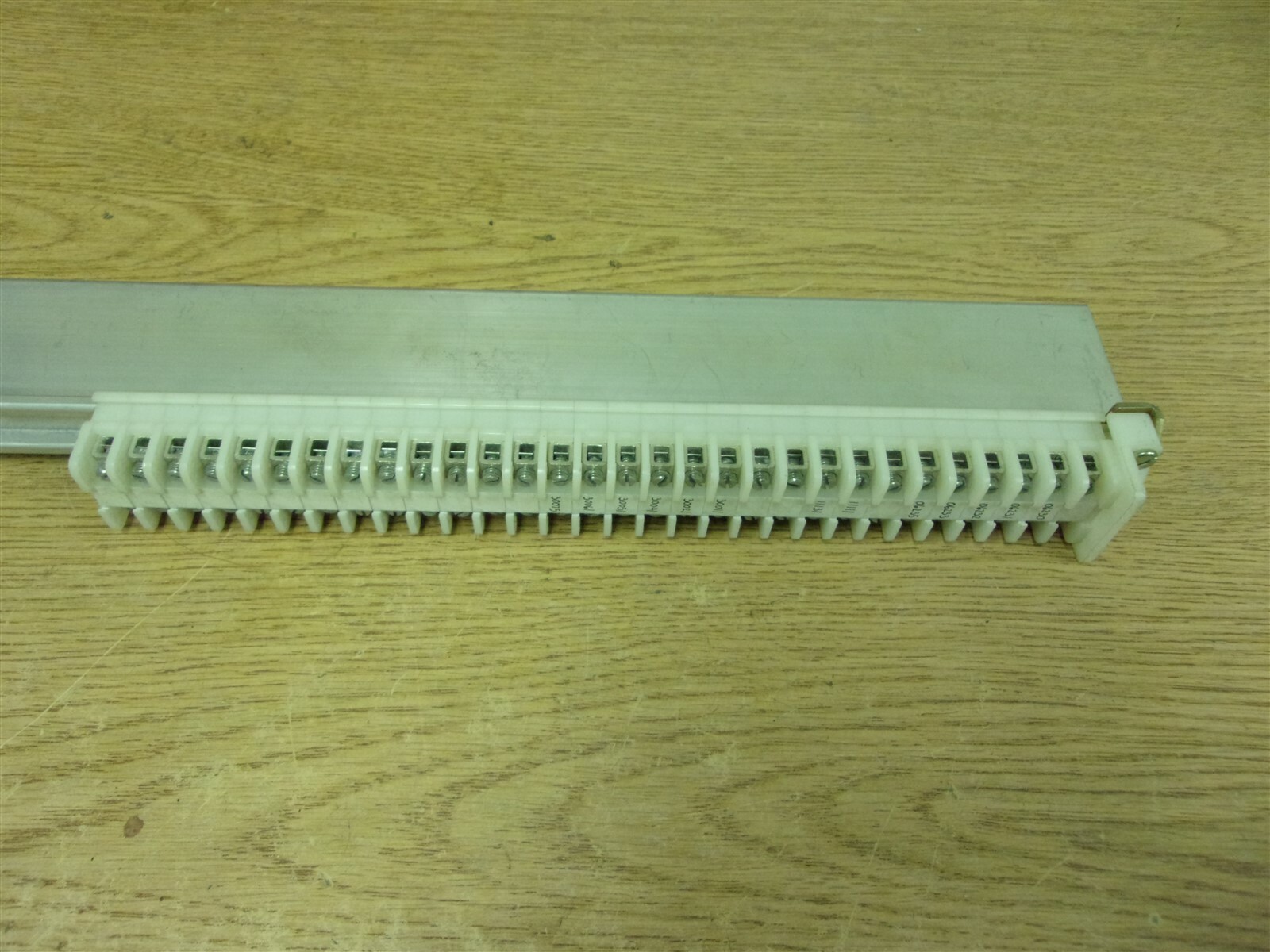 Allen Bradley Bul 1492 Style F (30) w/ (2) Terminal Ends on Rail FREE SHIPPING*