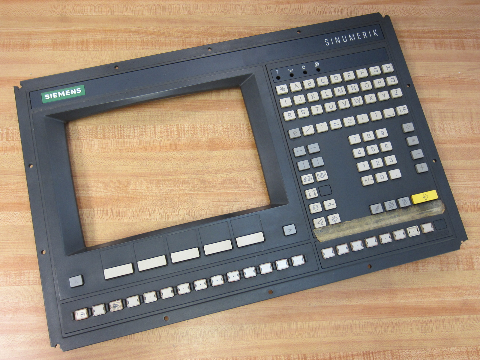 Siemens 6FC3988-7FB20 SINUMERIK 880 12″ Operator Panel/Keypad Panel Only