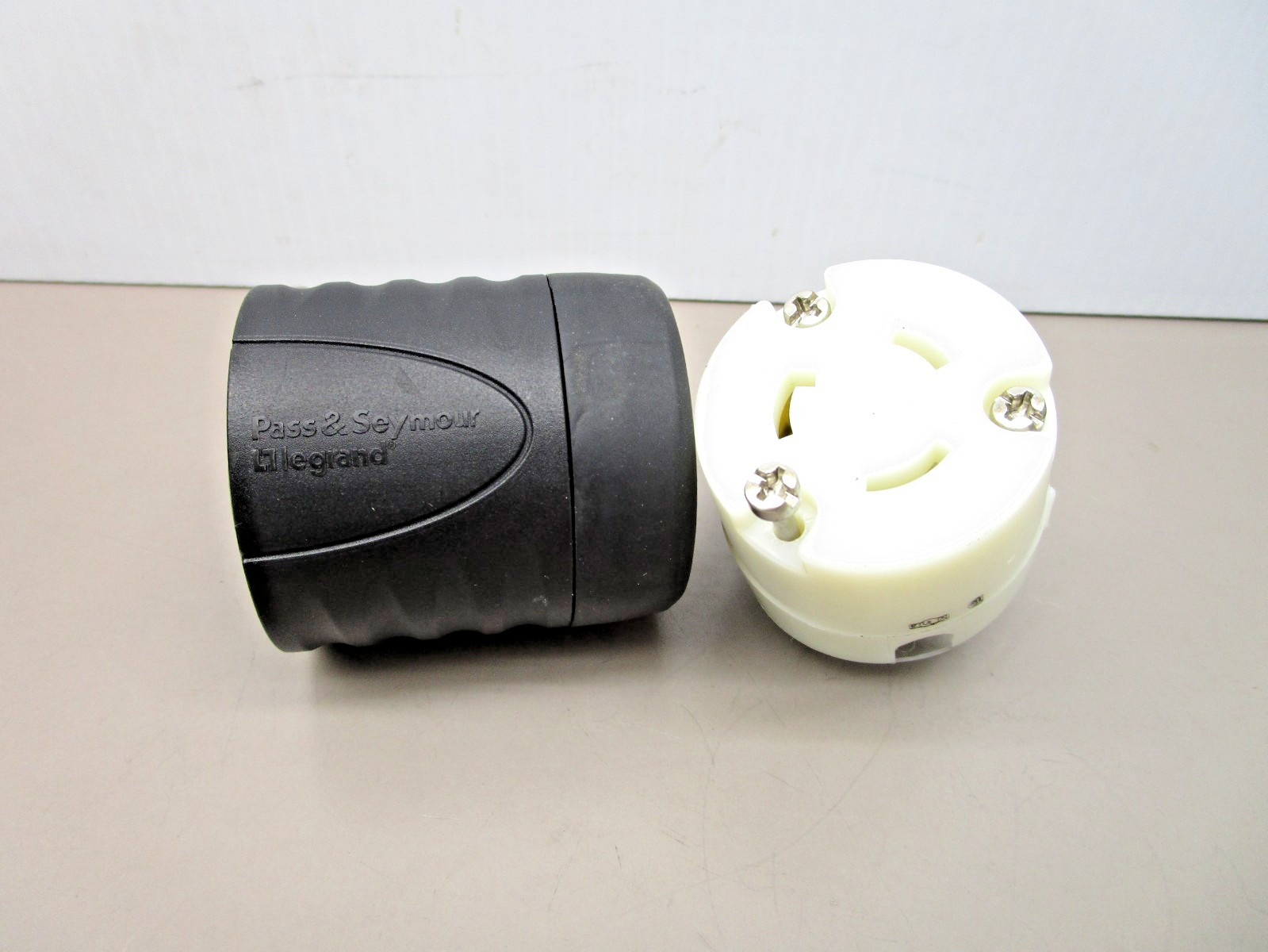 Pass and Seymour L520C Twist Lock Cord End Plug 20A 125V 3-Pole Female