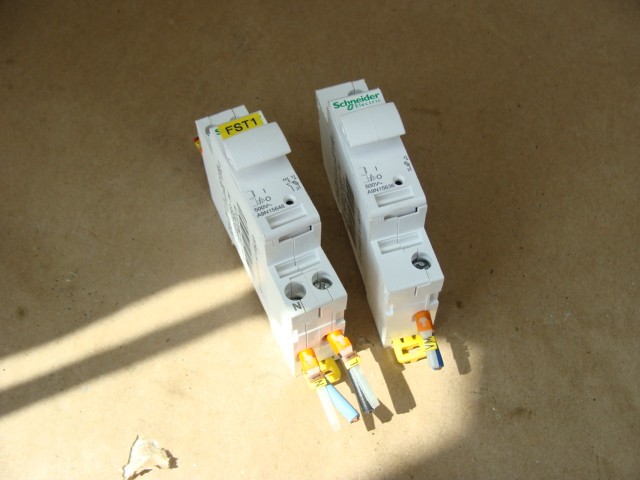 LOT OF 2 SCHNEIDER FUSE HOLDERS A9N15636 STI 10,3X38 500V
