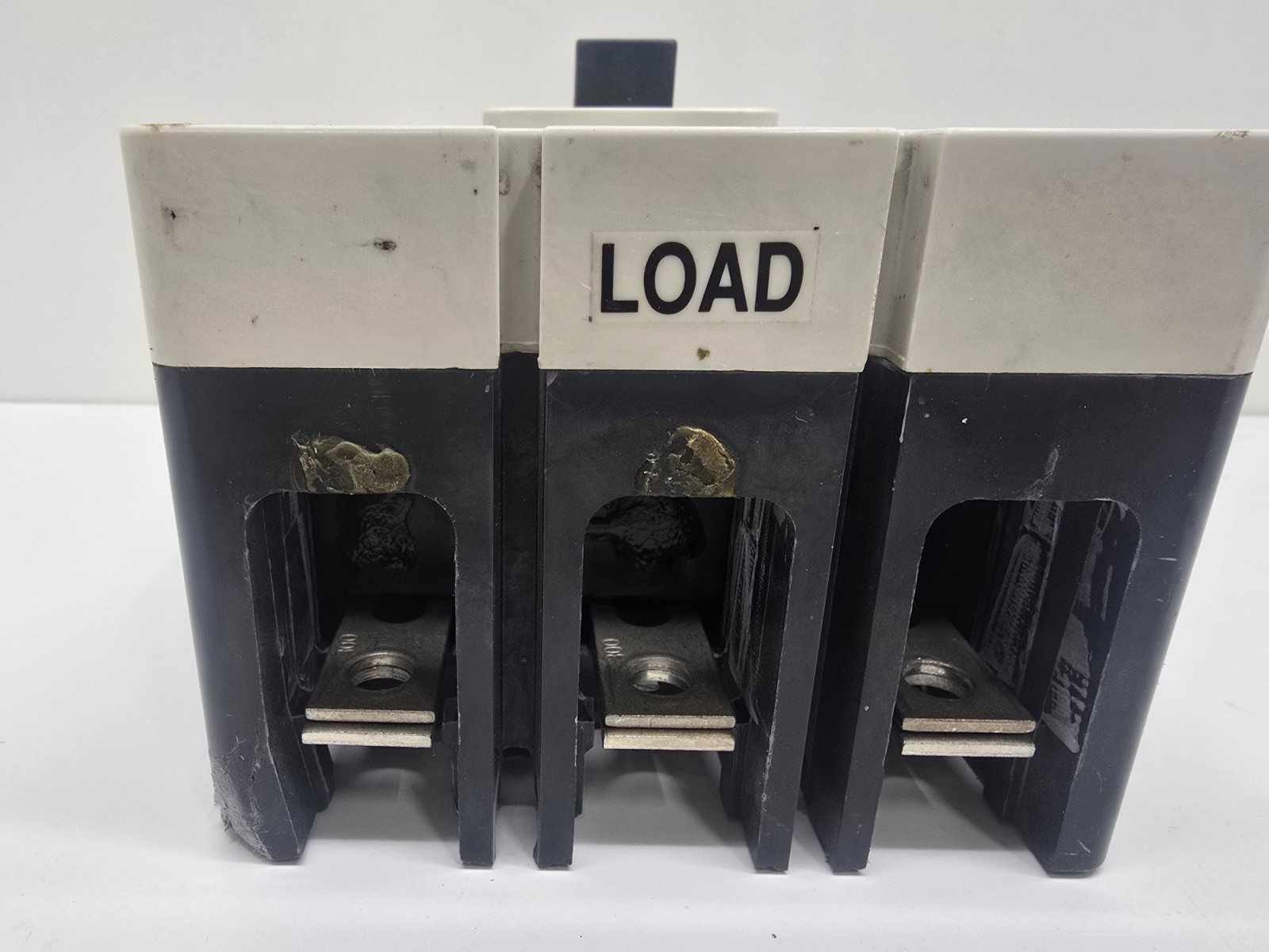GOOD USED! EATON 3-POLE 400A FRAME CIRCUIT BREAKER W/ 300A KT3300T KD3400F