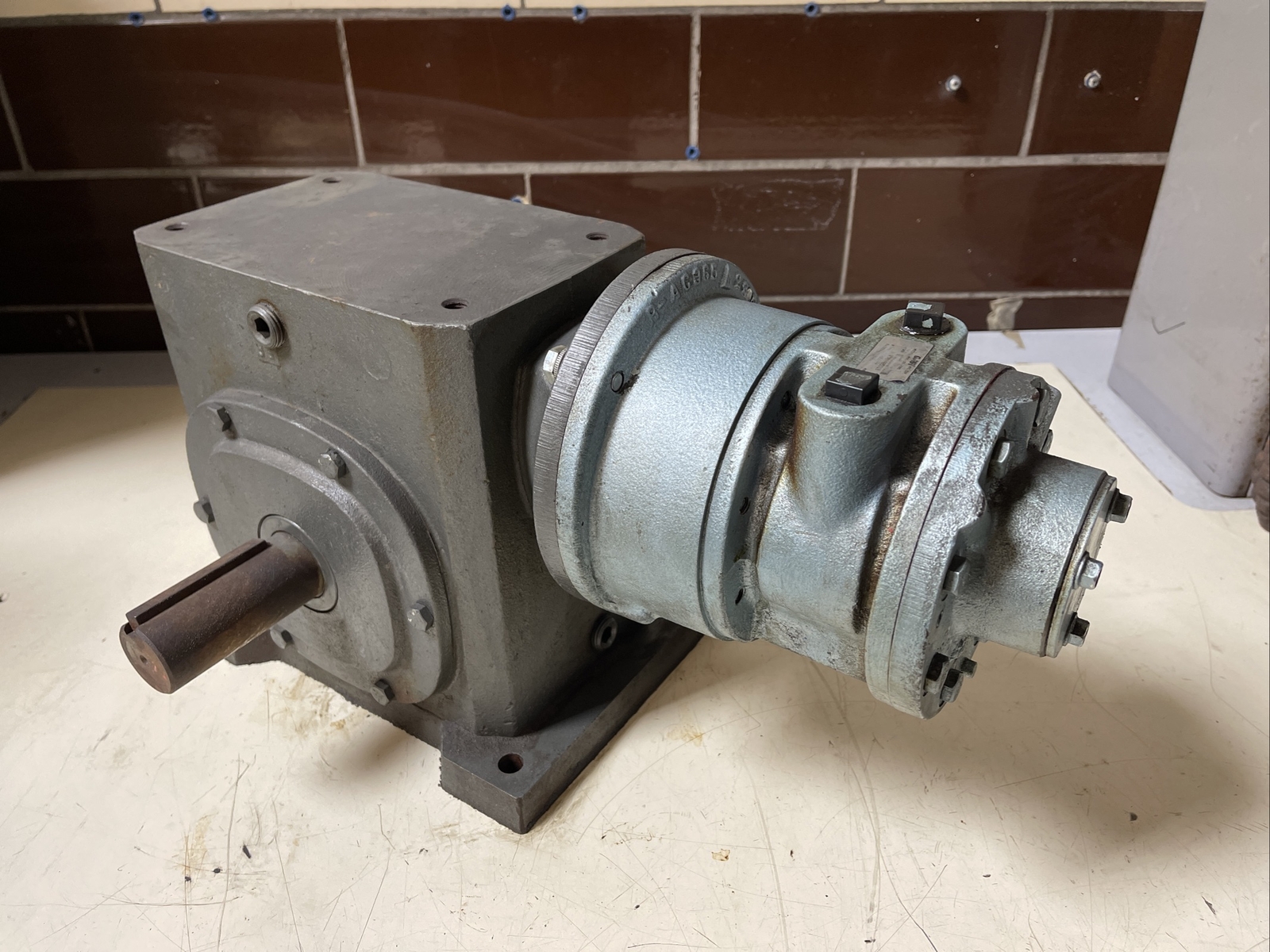 *Used* GAST 8AM-32A-FB20 Air Powered Gear Drive Baldor 3.8HP 20:1 Ratio