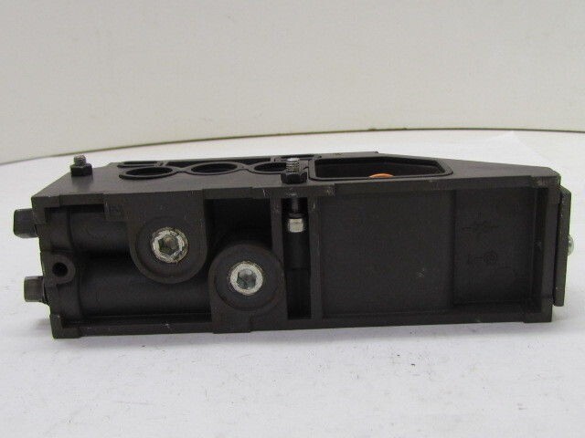 Numatics ISO 5599/II Manifold Base Block Plug-In 1/4″ NPT Ports NON “Z” Board