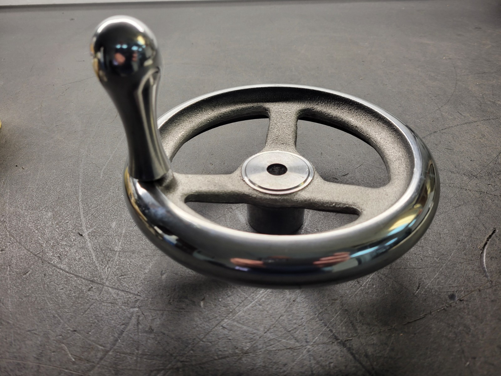 7″ 3 Spoke Handwheel w/ Handle.