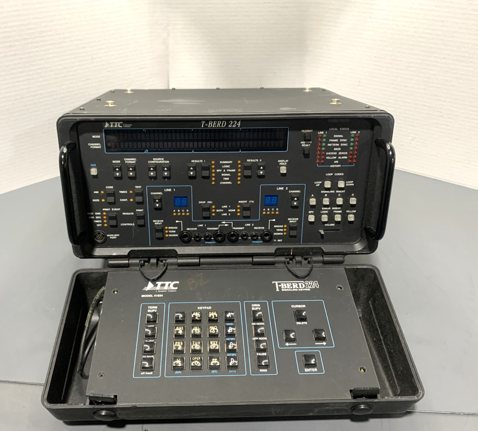 TTC T-BERD 224 T1 DS1 Transmission/Communication Analyzer 115VAC Power Tested