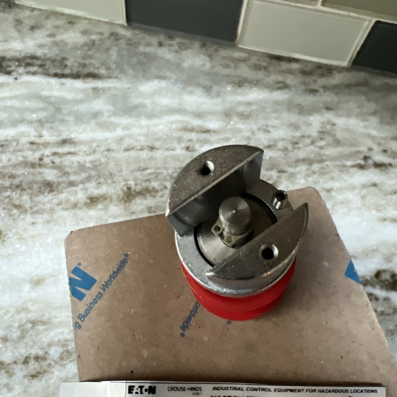 NEW IN BOX EATON CROUSE-HINDS PUSH BUTTON ASSEMBLY DEVX11 S769