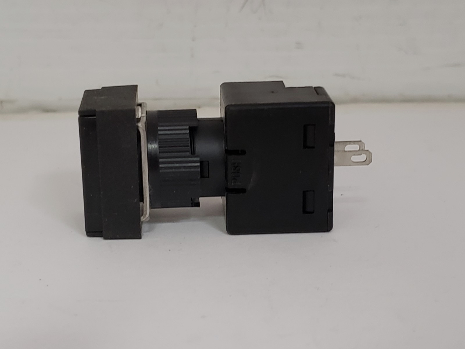 FUJI ELECTRIC AH164-TXBE AUDIO BUZZER 12-24V AC/DC NNB